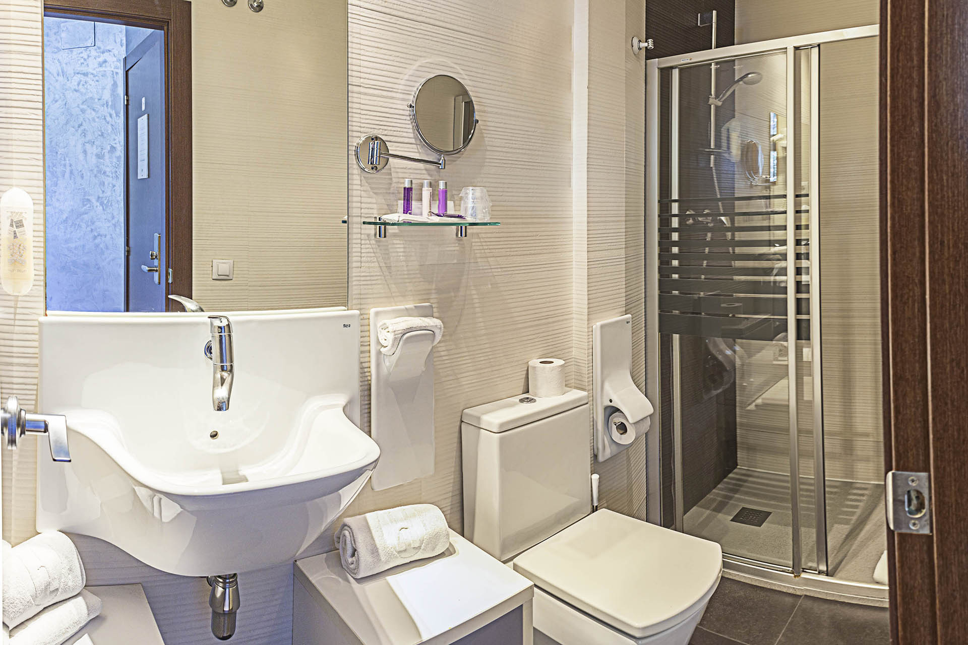 ostemplo-barcelona-hostal-habitacion-doble-wc