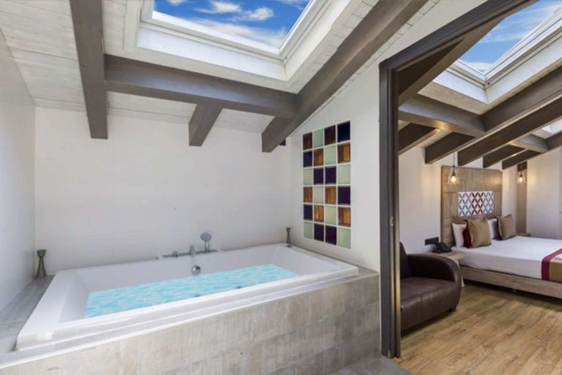 Hotel with jacuzzi in Barcelona